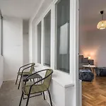 Bright And Comfy Place Warna