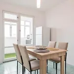 Bright And Comfy Place Warna