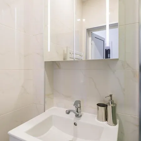 Bright And Comfy Place Apartment *