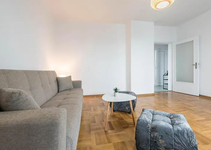 Bright And Comfy Place ヴァルナ