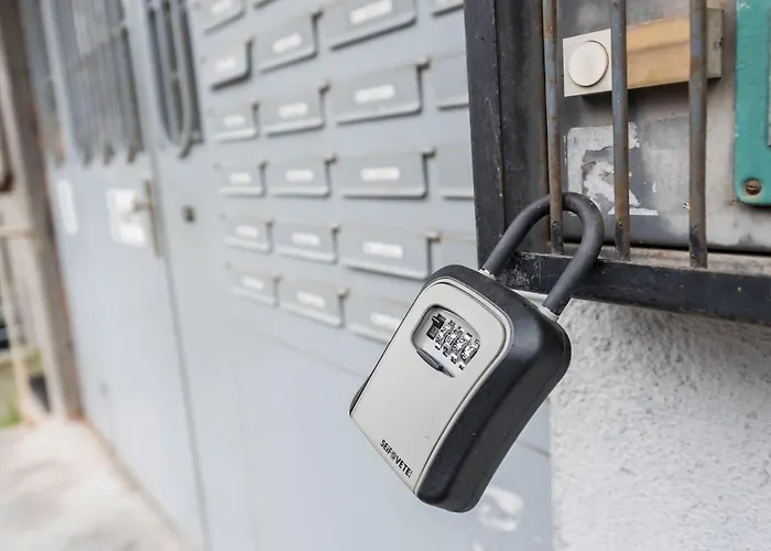 Bright And Comfy Place ヴァルナ