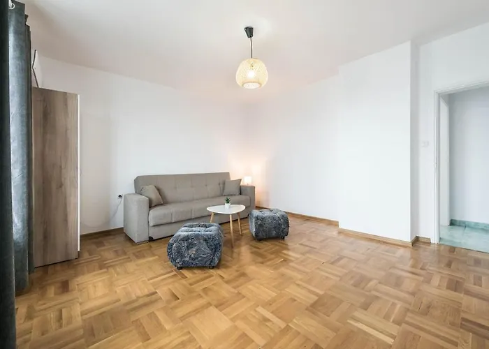 Bright And Comfy Place ヴァルナ