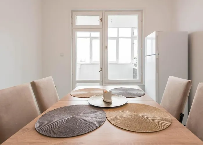 Bright And Comfy Place ヴァルナ