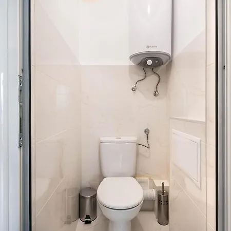 Bright And Comfy Place