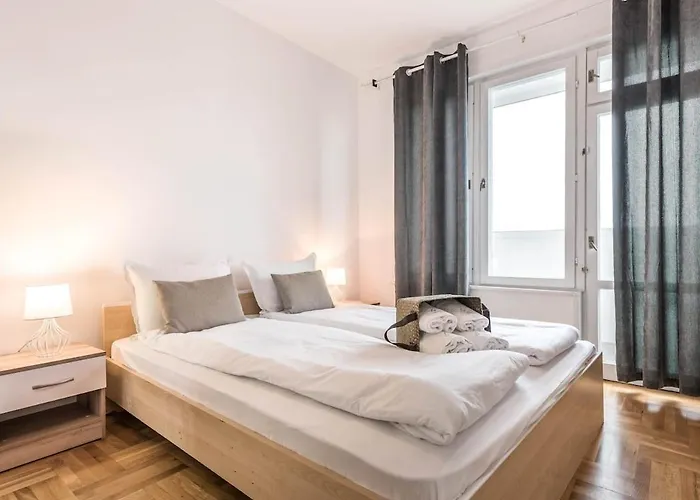 Bright And Comfy Place Daire Varna